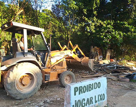 Lixão clandestino na Praça Seca é fechado